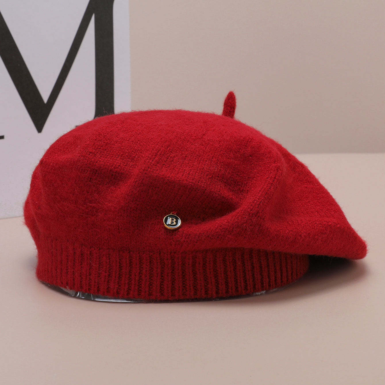 Red knitted beret with B emblem from Knitted Korean Small Painter Cloud Hat, stylish ملابس