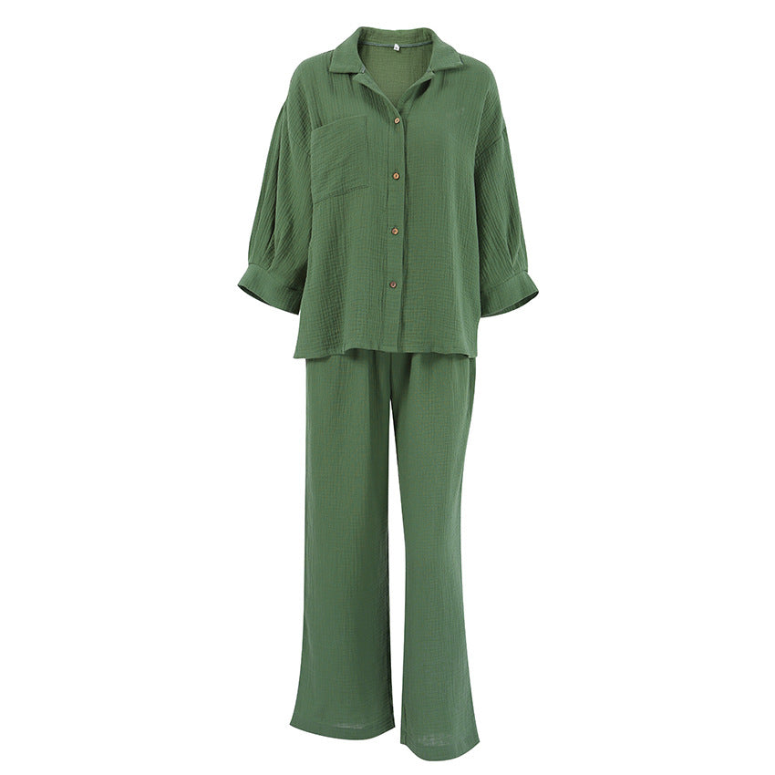 Green two-piece pajama set in comfortable skin-friendly winter pajamas, ideal for languid fashion and ملابس