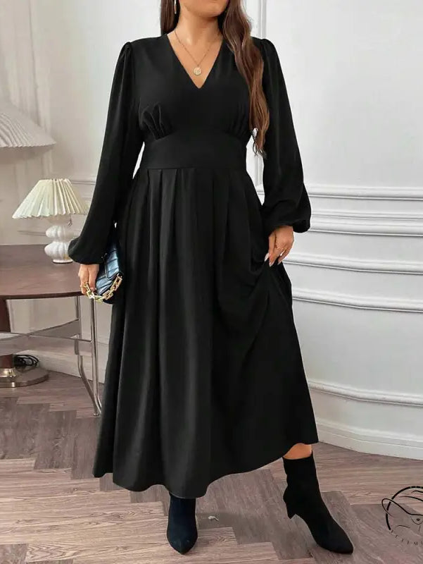 Gorgeous large swing dress: black long-sleeved maxi with V-neck and cinched waist