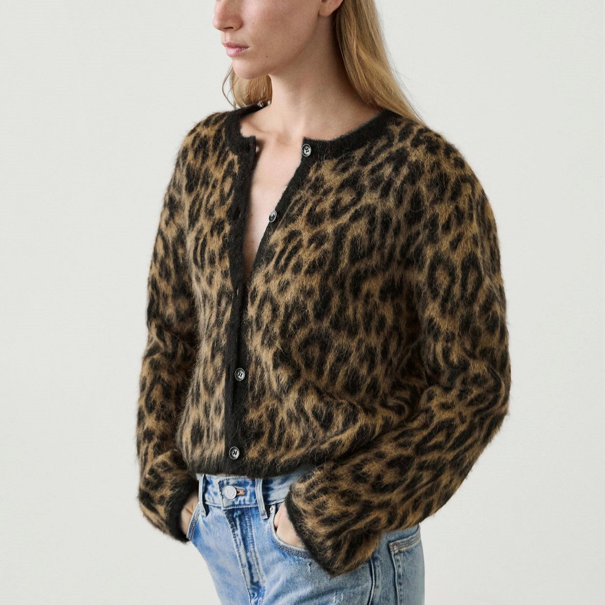 Casual Leopard Print Knitted Sweater with regular sleeve for stylish fashion wear