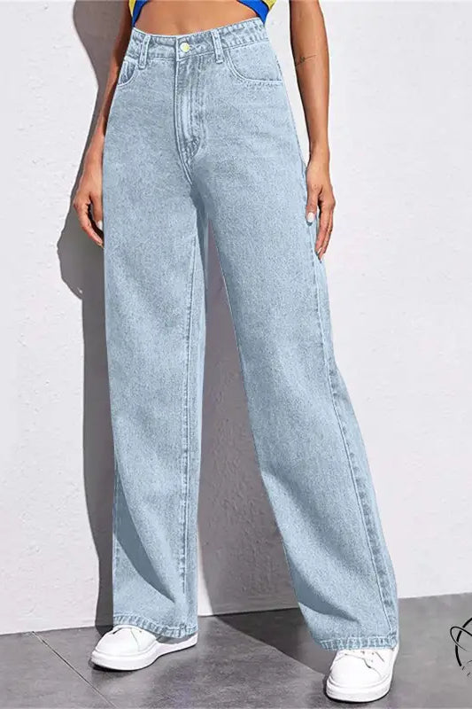 Stunning high waist wide leg jeans in light-wash denim