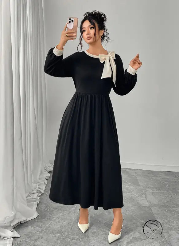 Winter retro slim black dress with white bow and high heels