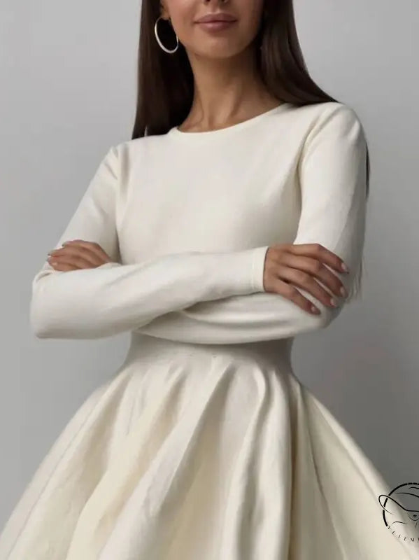 Elegant white long-sleeved beautiful woolen knitted dress