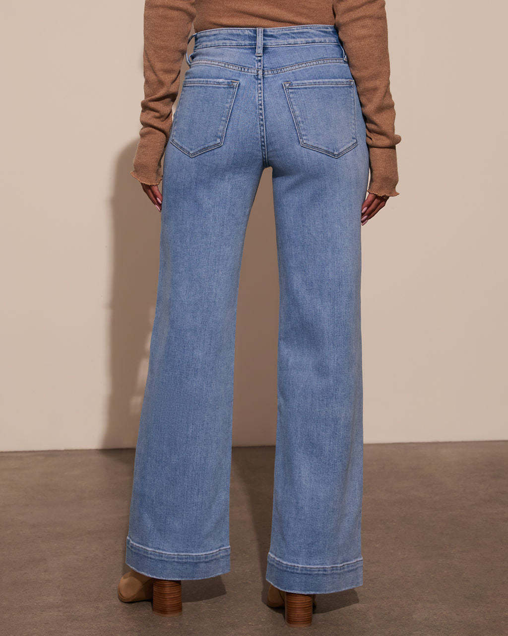 Light blue wide-leg jeans from the Stunning High Waist Straight Jeans fashion collection