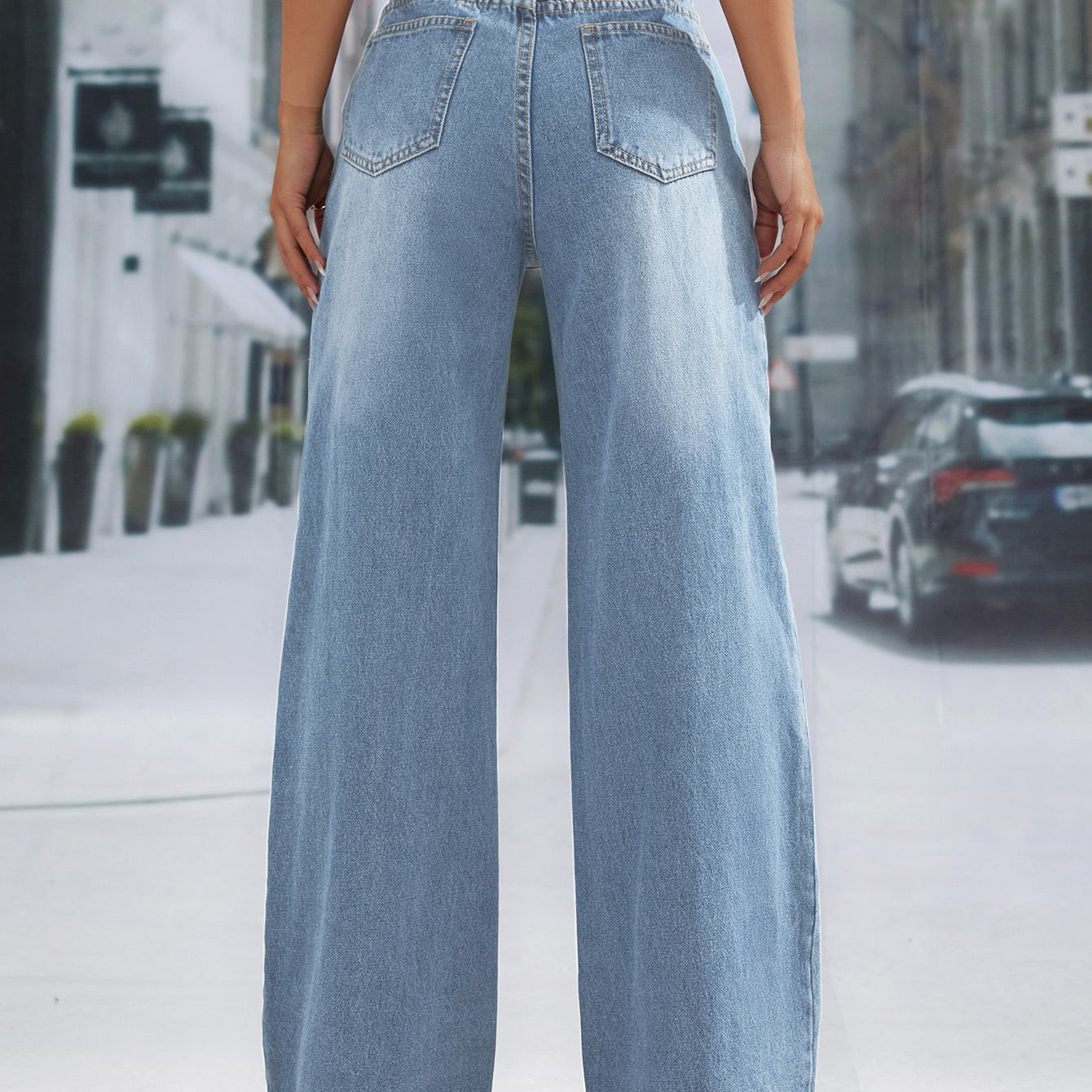 Light-wash wide leg denim trousers with high waist and back pockets for a stylish look