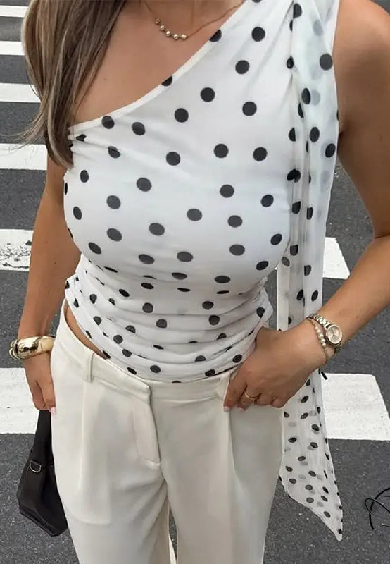 Polka dot one-shoulder tank top with asymmetrical hem in black and white