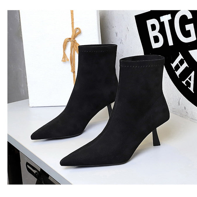 Langry fashion black suede ankle boots with pointed toes and low heels