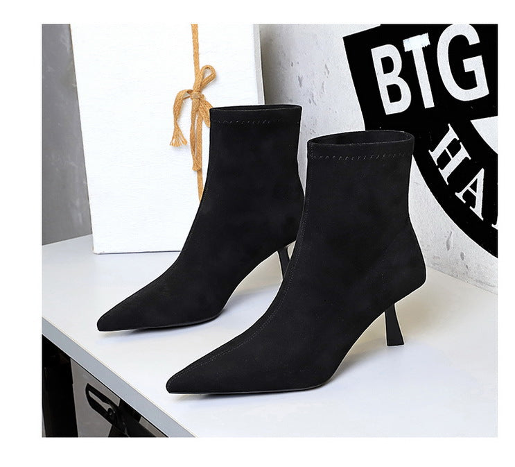 Langry fashion black suede ankle boots with pointed toes and low heels