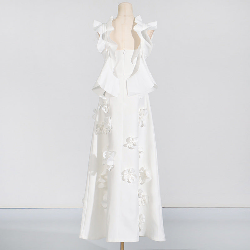 White floral-appliqued dress featuring high grade stitching, perfect for summer fashion ملابس