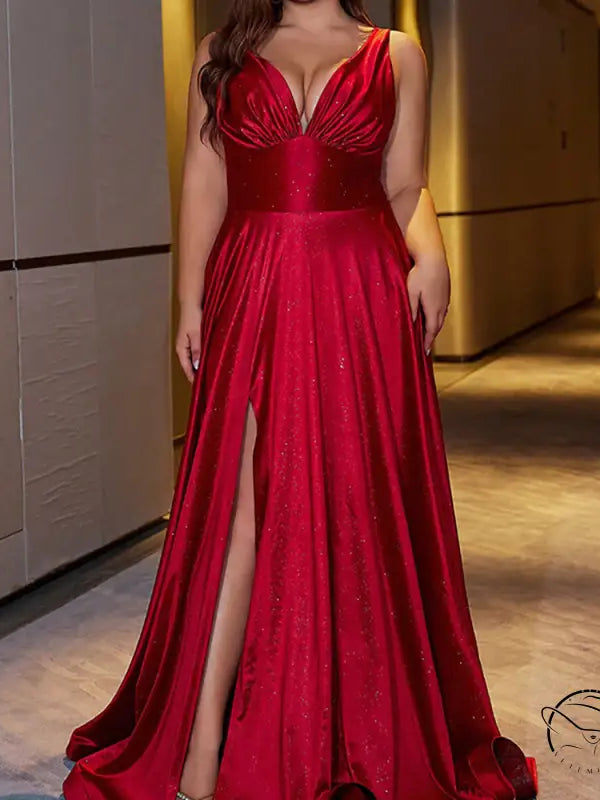 Elegant slim fit party dress in red sparkly high-slit evening gown