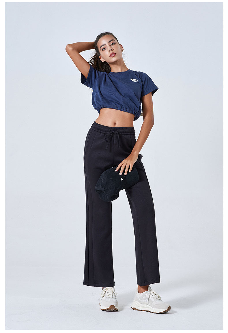 Navy blue crop top with black wide-leg pants and white sneakers for trendy summer fashion