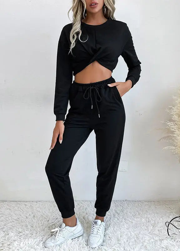 Casual black langry fashion two-piece sweater set with crop top and joggers