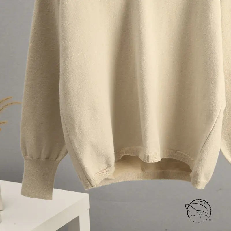 Cream-colored Warm Polo Collar Knitted Sweater with ribbed cuffs and hem