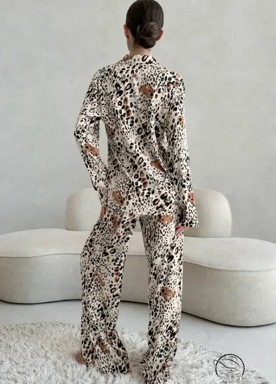 Elegant langry leopard print pajamas in fashion ملابس