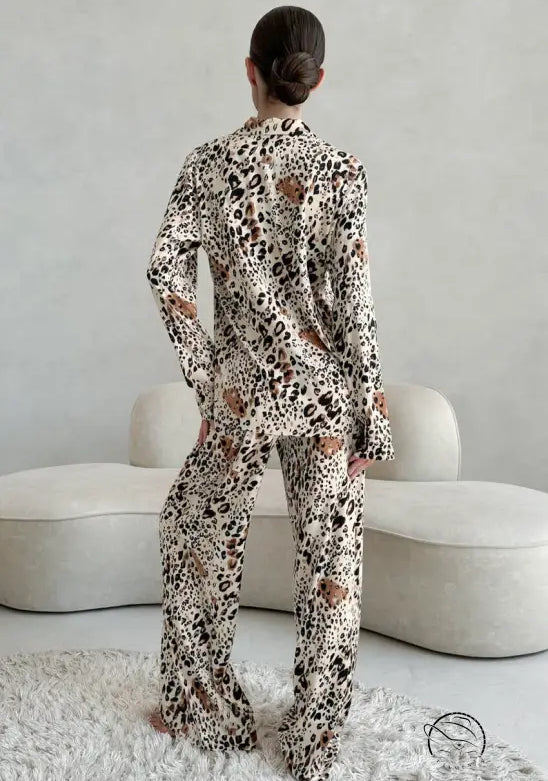 Elegant langry leopard print pajamas in fashion ملابس