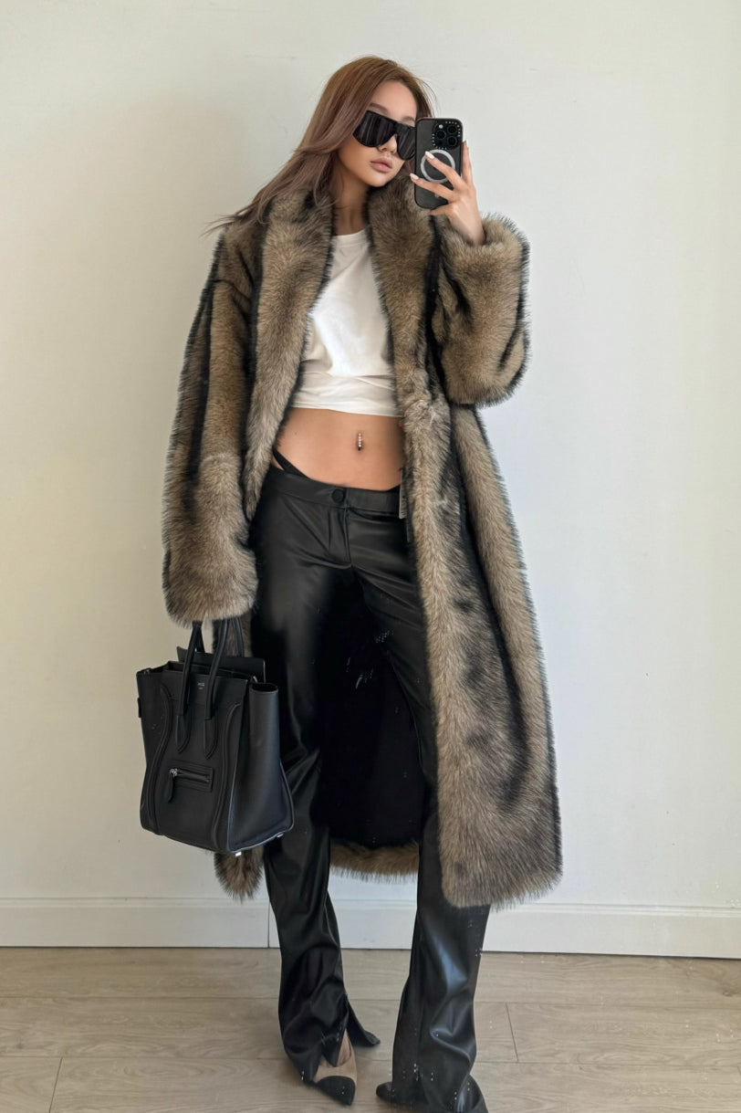 Elegant cozy faux fur coat in plush brown with high collar and full sleeves