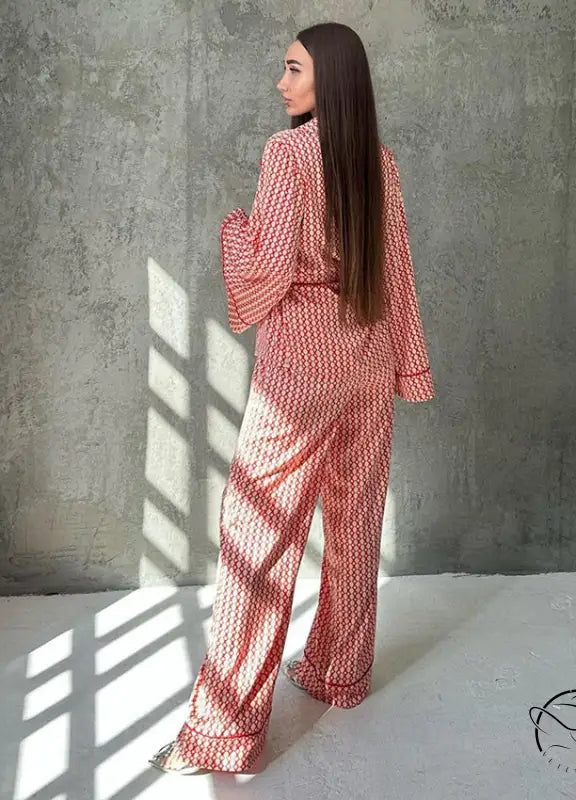 Women’s red and white patterned long-sleeved casual comfortable homewear pajama set