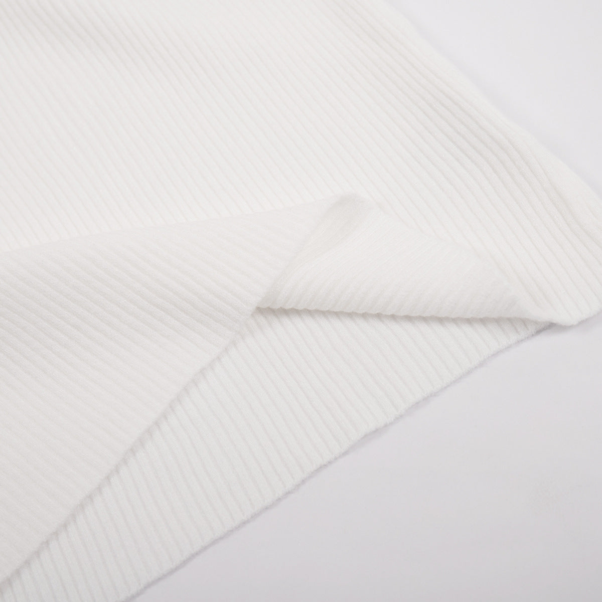 Langry fashion white cotton sheet with soft folds for slim fit turtleneck pullover