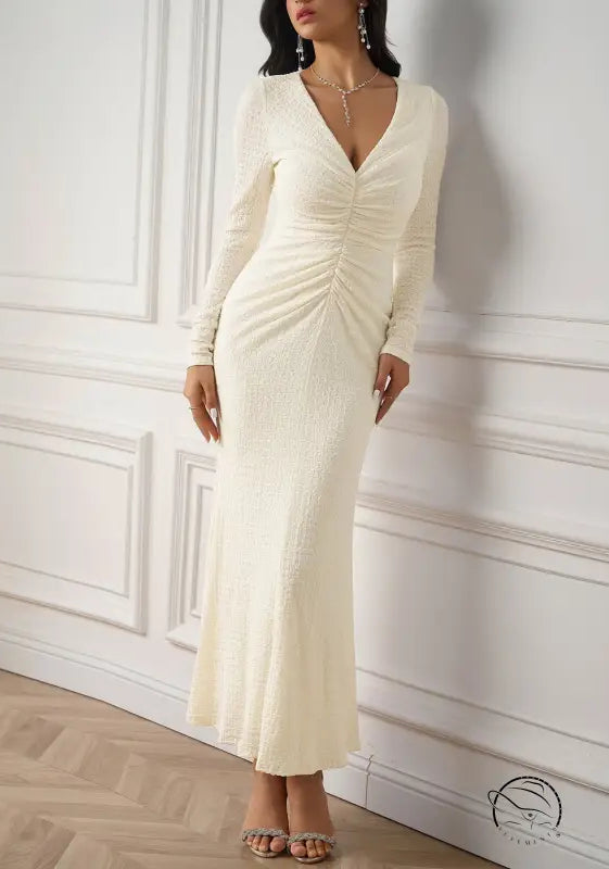 Elegant long-sleeved cream beautiful knitted dress