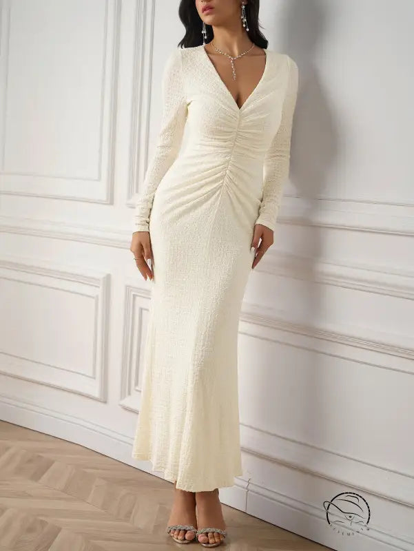 Elegant long-sleeved cream beautiful knitted dress