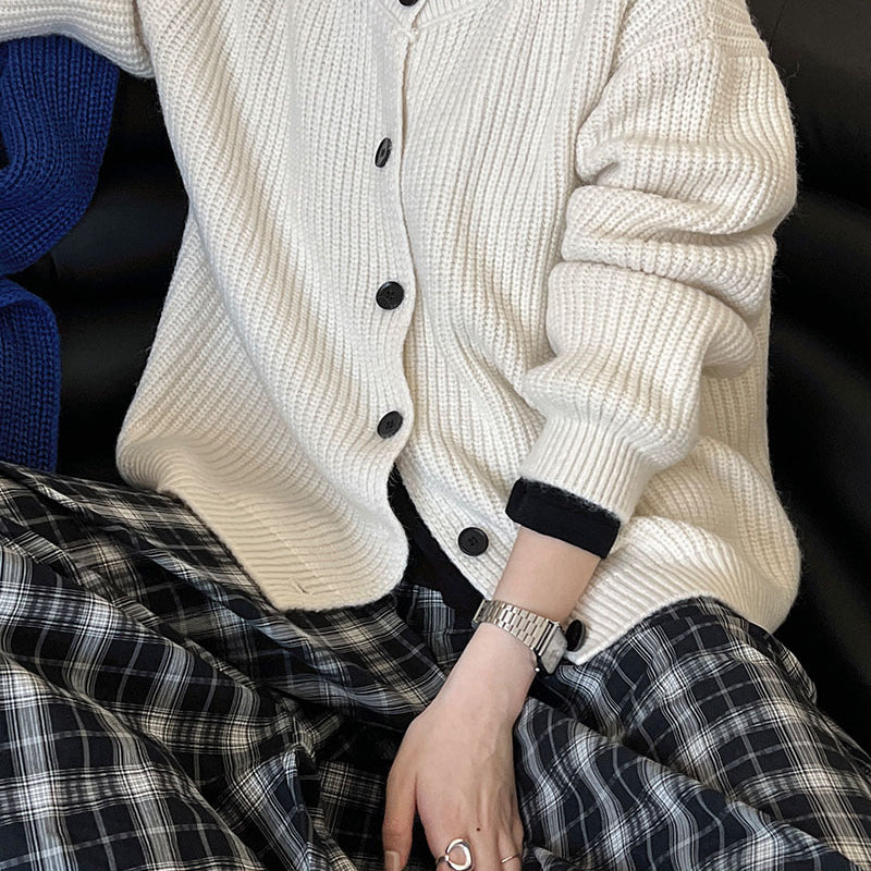 Cream-colored knit cardigan with regular sleeves from Langry Fashion collection