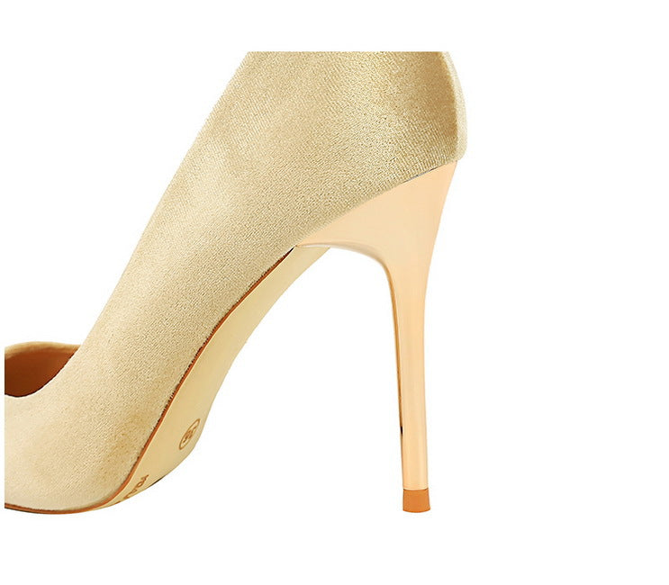 Cream-colored stiletto heel pump with pointed toe from Cocktail Luxury High Heels fashion collection