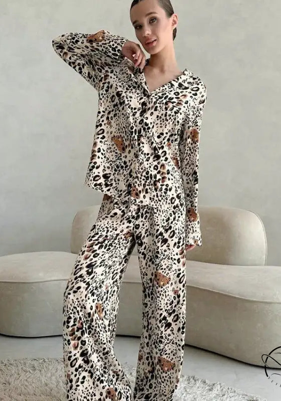 Beautiful leopard print langry fashion pajamas set
