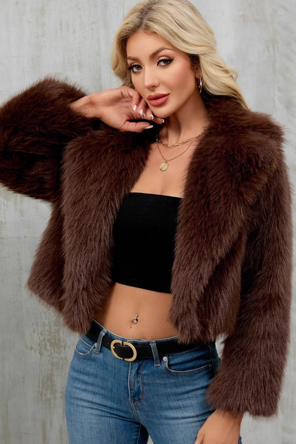 Cozy faux fur cropped jacket with long sleeves in Langry fashion