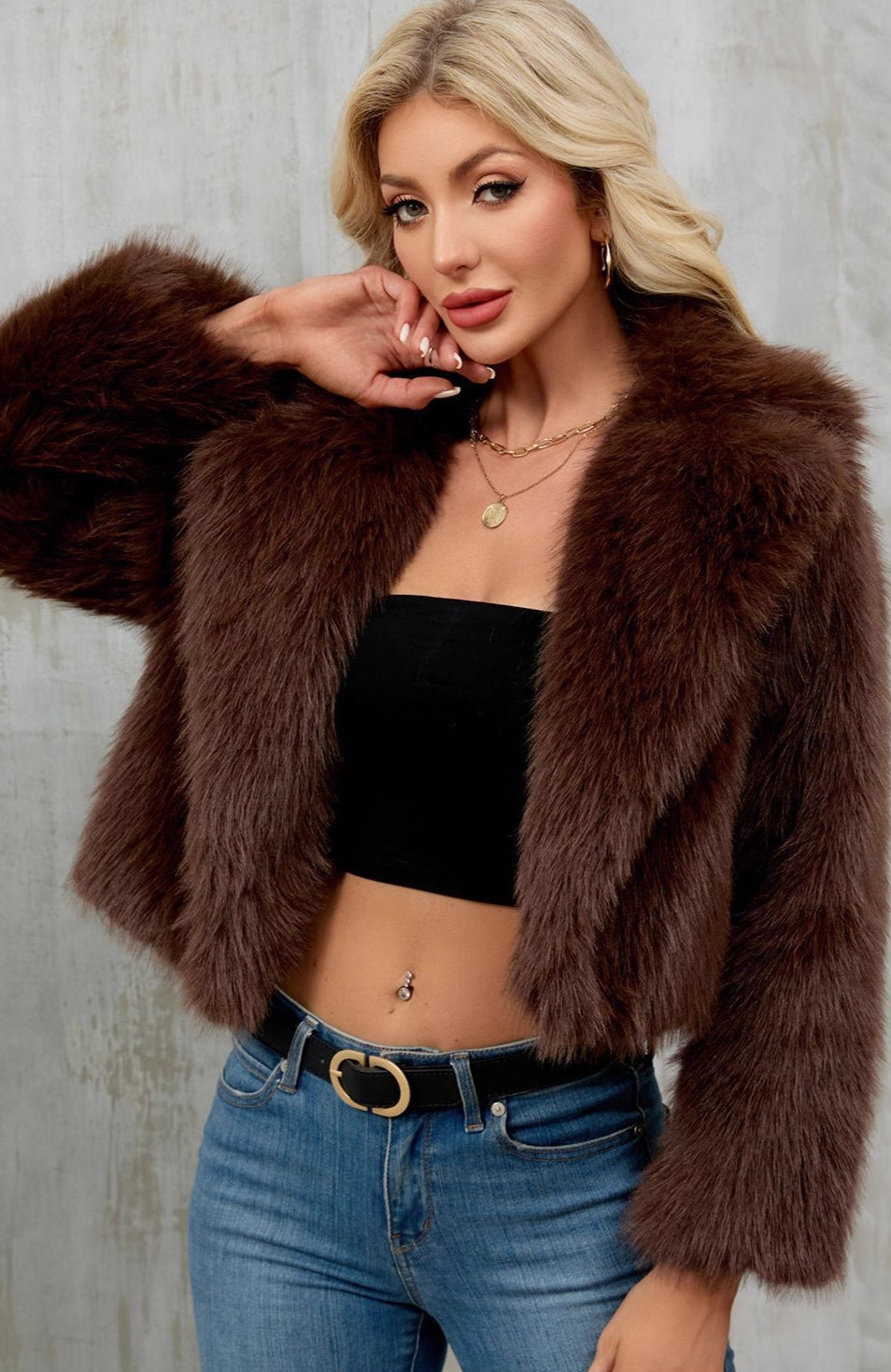 Cozy faux fur cropped jacket with long sleeves in Langry fashion