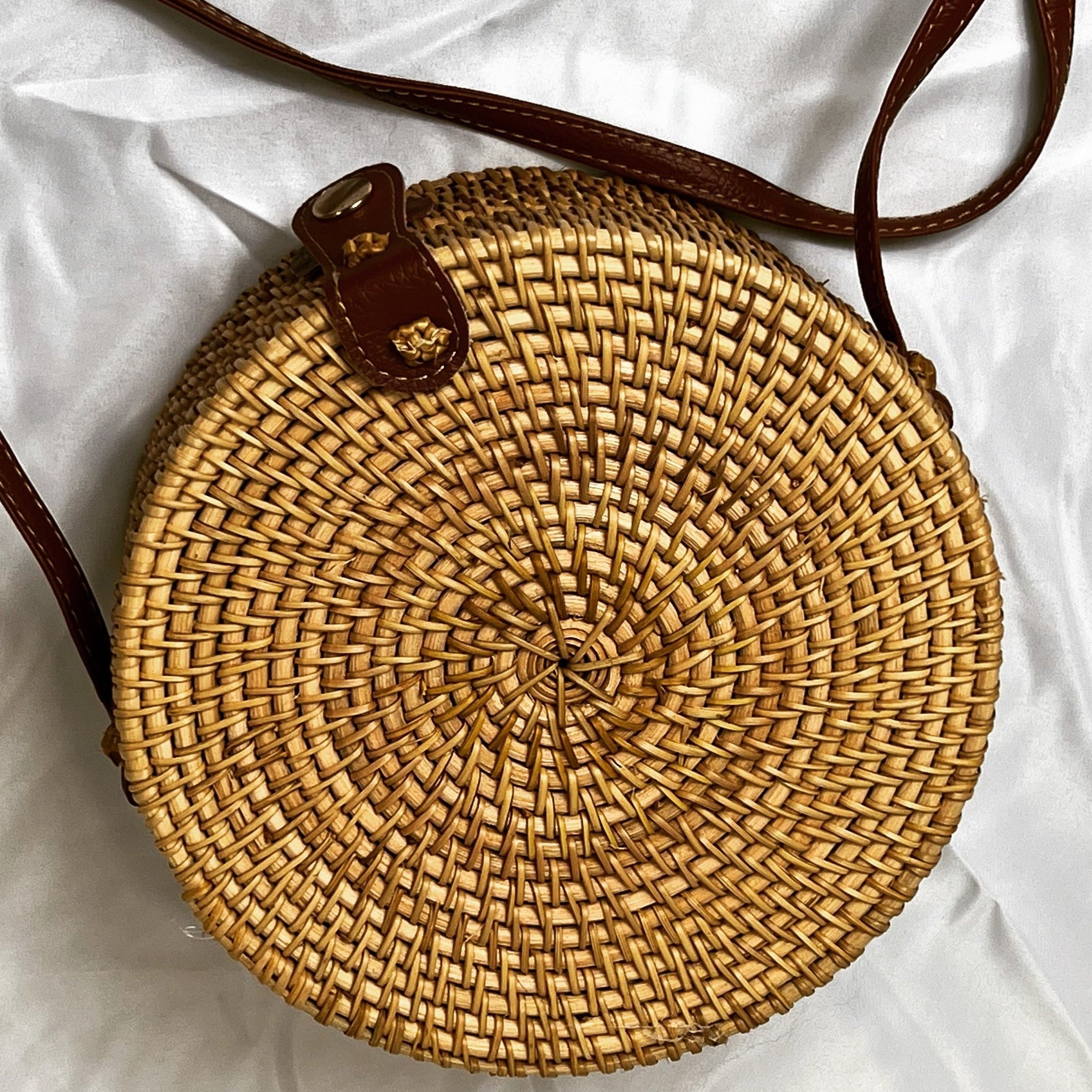 STYLISH AND SUSTAINABLE HANDBAG-VETEMENTS