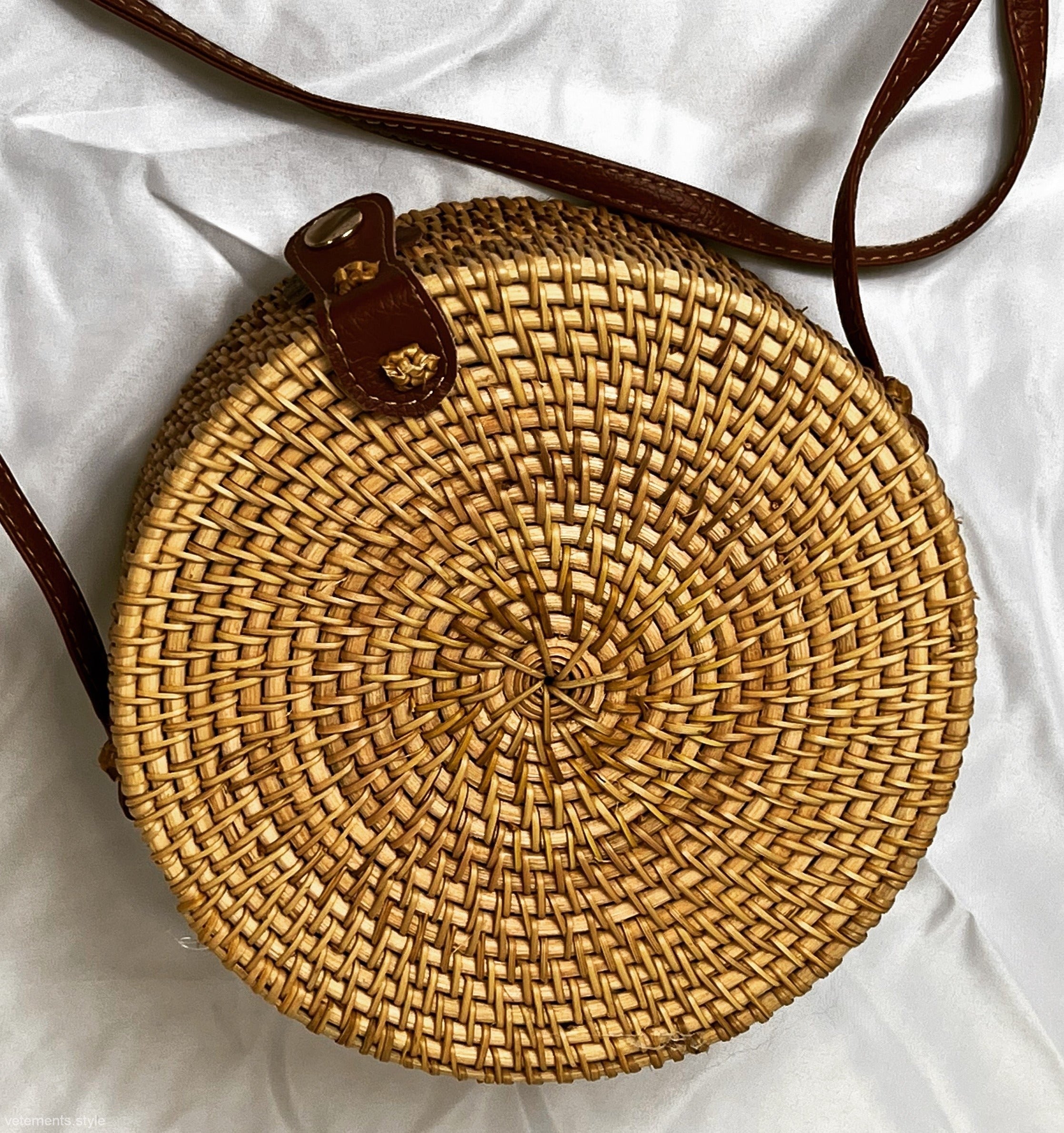 STYLISH AND SUSTAINABLE HANDBAG-VETEMENTS