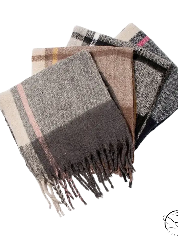 Woven wool stitching scarf in rose plaid navy blue with fringed edges