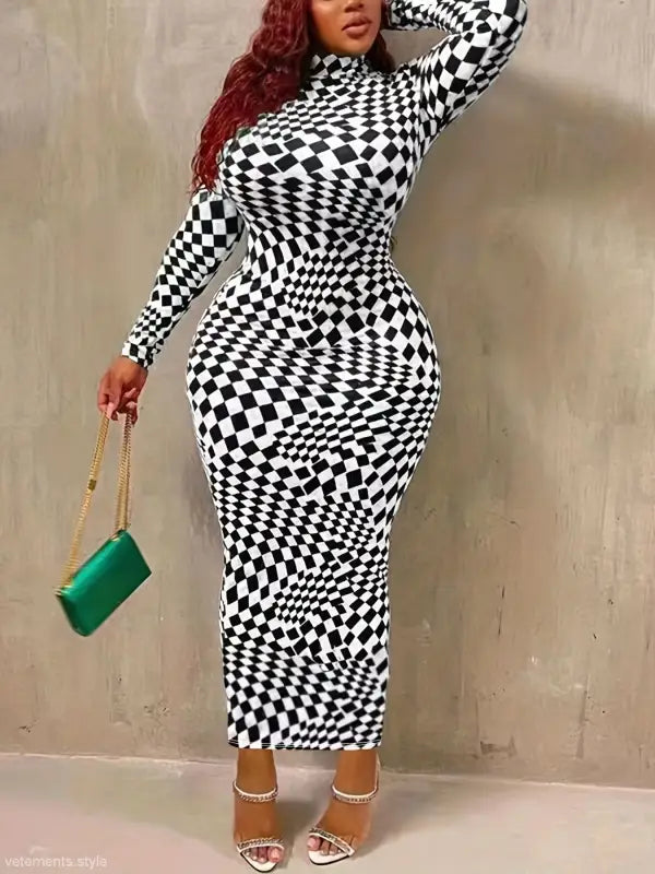Elegant long sleeve bodycon maxi dress with black and white checkerboard pattern for a personalized hip dress look