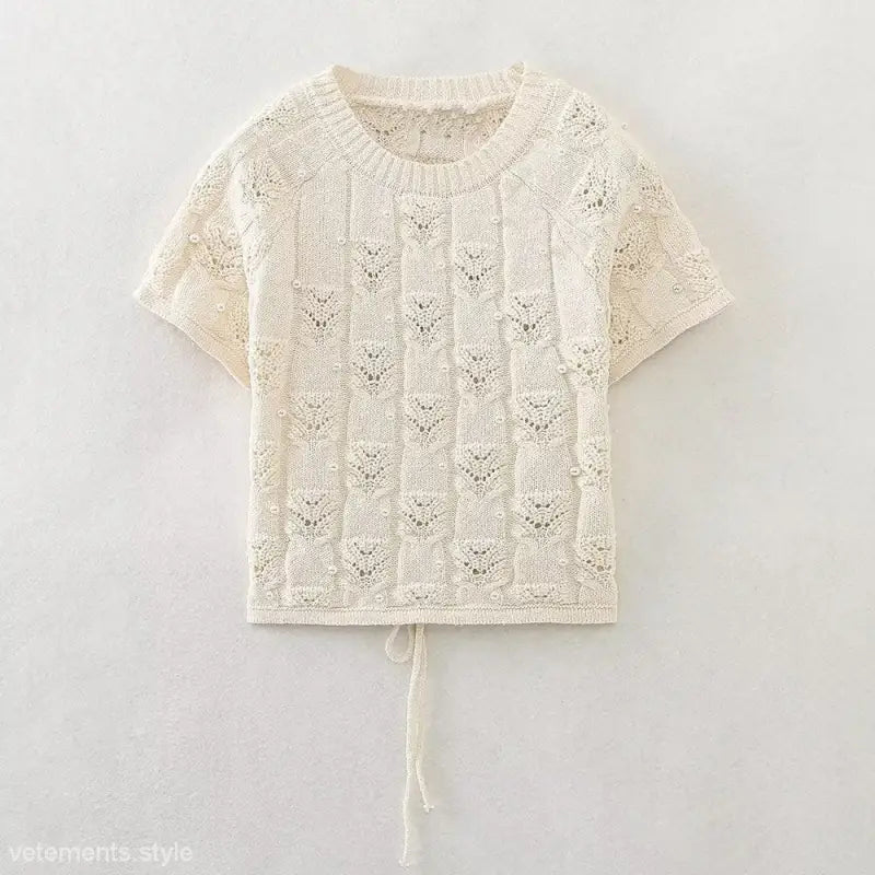 Cream-colored pearl knitted set featuring a casual crop top for summer style