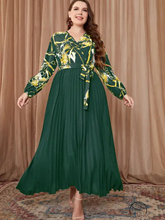 Elegant green patterned long-sleeved beautiful evening dress