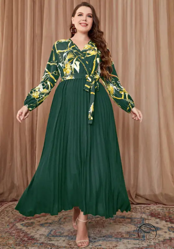 Elegant green patterned long-sleeved beautiful evening dress