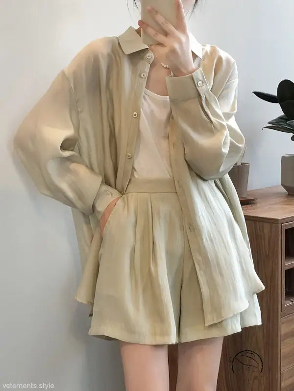 Cream-colored breathable sun protection shirt suit with linen shirt and shorts