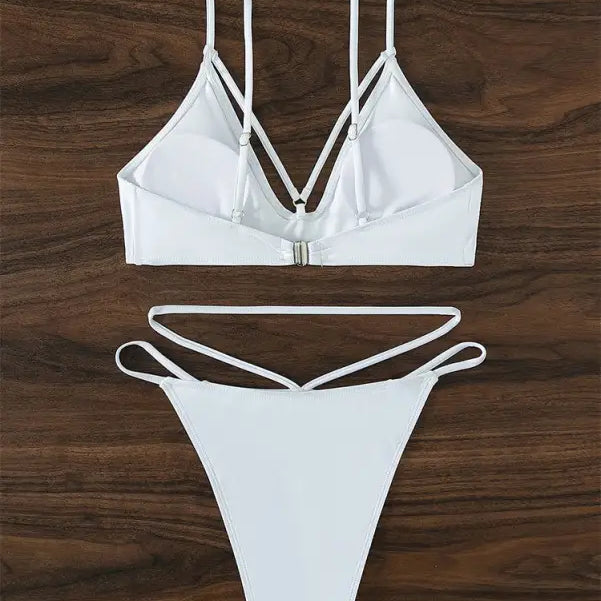 White two-piece small circle swimsuit for trendy summer vacations