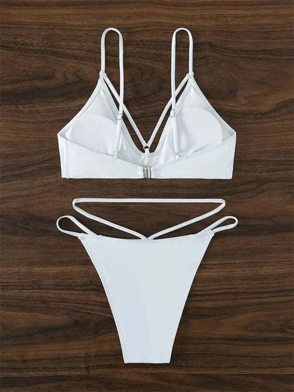 White two-piece small circle swimsuit for trendy summer vacations