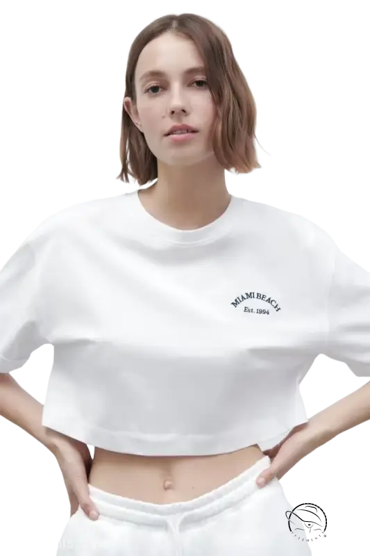 White cropped t-shirt from Palo Alto Set for summer styling