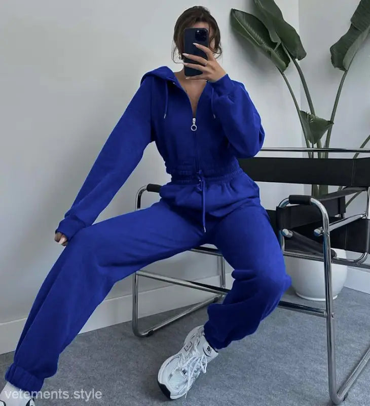 Bright blue casual exercise suit with winter hooded zipper and hooded zipper waist for spring and fall