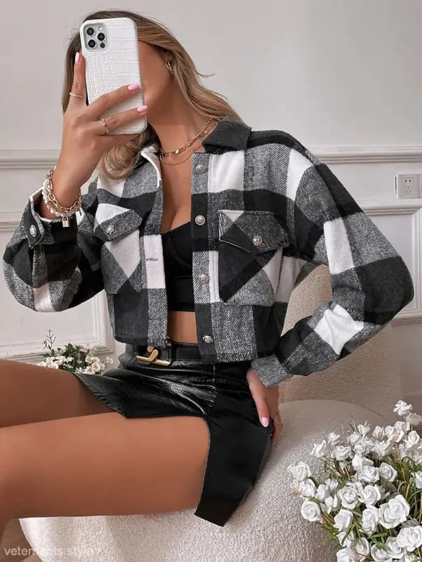 Cropped black and white plaid woolen short coat with fall lapels for casual style