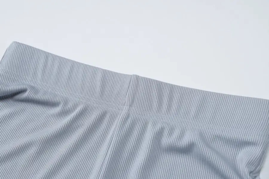 Gray ribbed leggings from the Casual Slim Crop Top in Knitted Thread Fitness collection