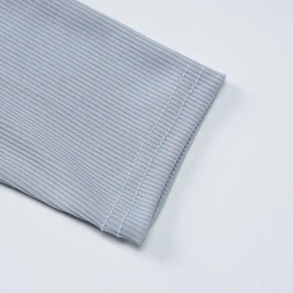 Gray ribbed fabric sleeve of the Casual Slim Crop Top in Knitted Thread Fitness