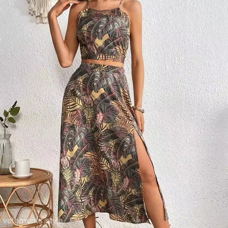 Tropical print two-piece set slim fit for an elegant beach dress and chic summer style