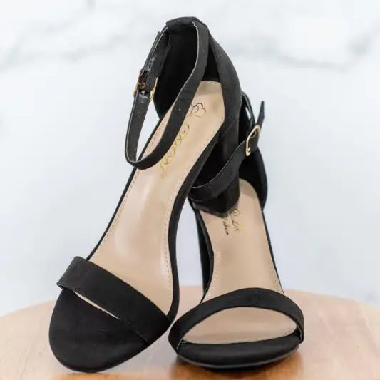 STYLISH BLACK HEELED SANDALS-VETEMENTS