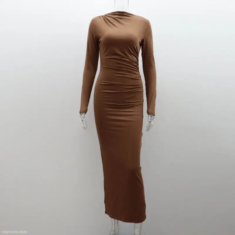 Elegant bodycon dress in dark grey or coral red with long sleeves and ruched details