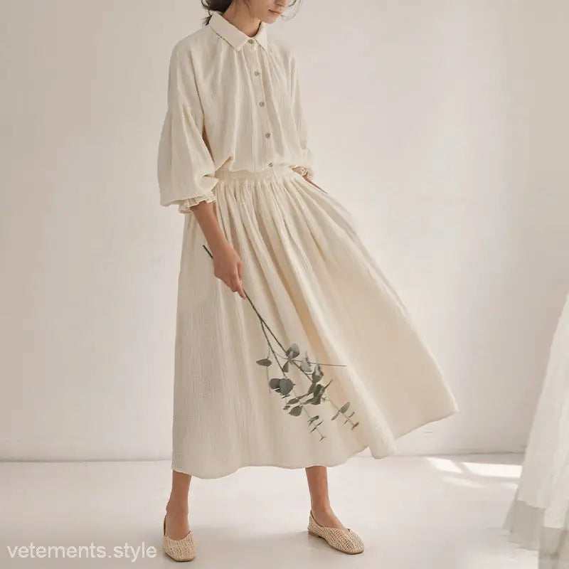 Cream-colored dress with lantern sleeves showcasing the lantern sleeve niche design