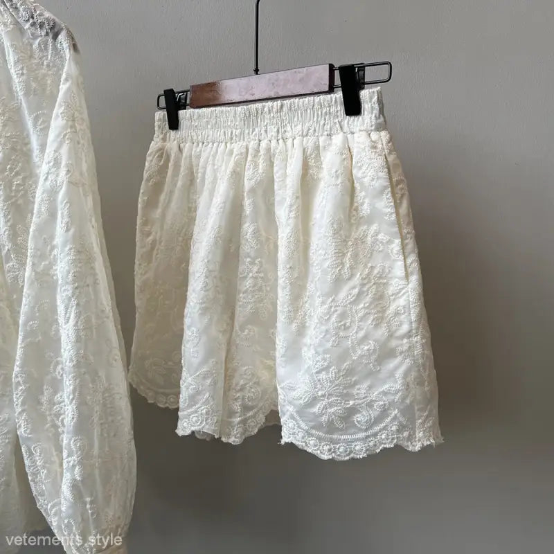 ELEGANT EMBROIDERY TOP SHORTS SET-VETEMENTS