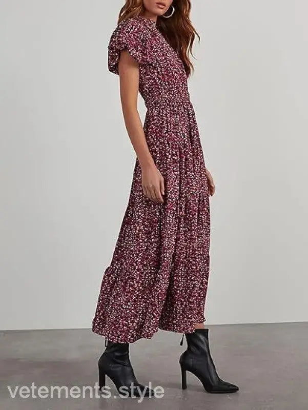 Floral print bubble pleated dress with short sleeves and ankle boots for stylish appeal